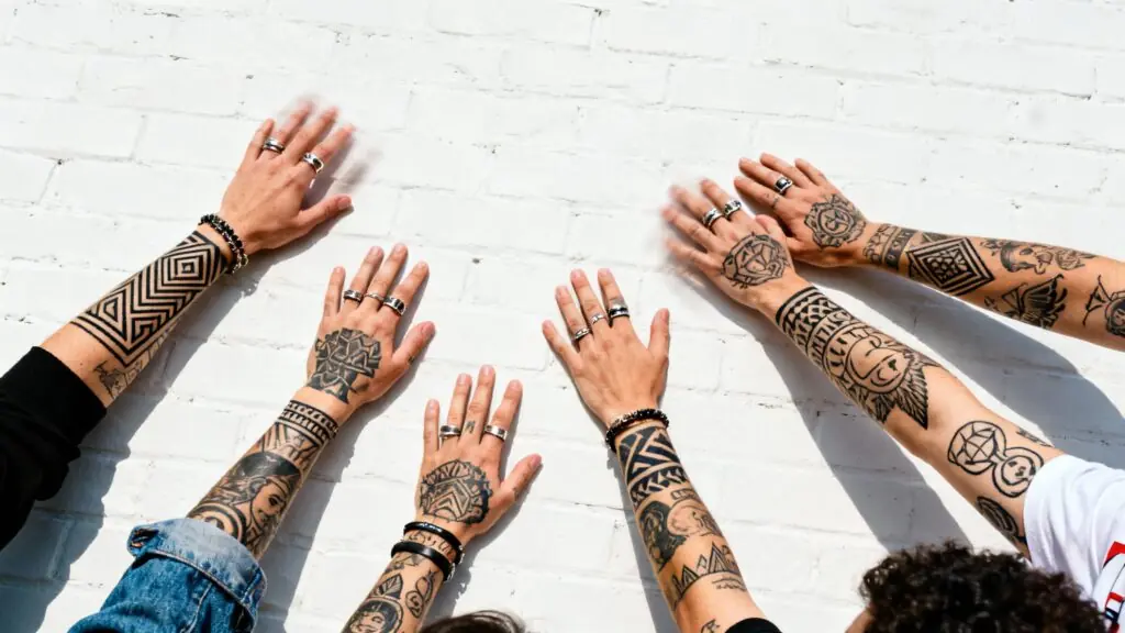 Tatouages et mélanome : une étude suédoise alerte sur un risque accru de 29 % pour la forme la plus grave de cancer de la peau